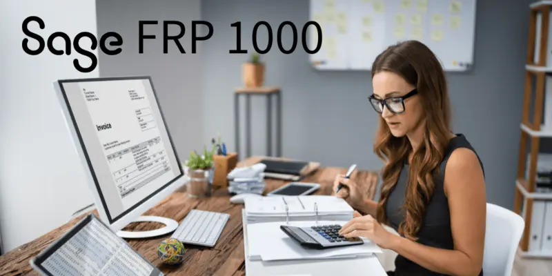 Salariée assise à son bureau utilisant le logiciel Sage FRP 100
